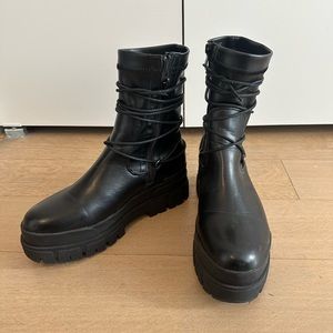 Miss Lola black platform boots/ Faux leather/ Ankles ties